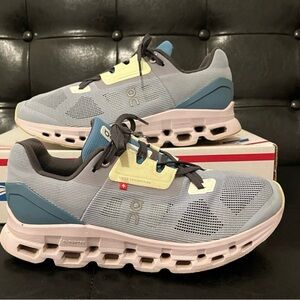On Cloud - On Running Cloudstratus Size 9.5
"Chambray Lavender"